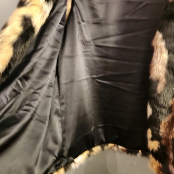 Tartar Collection vegan fur print soft vest medium vest - Picture 9 of 16